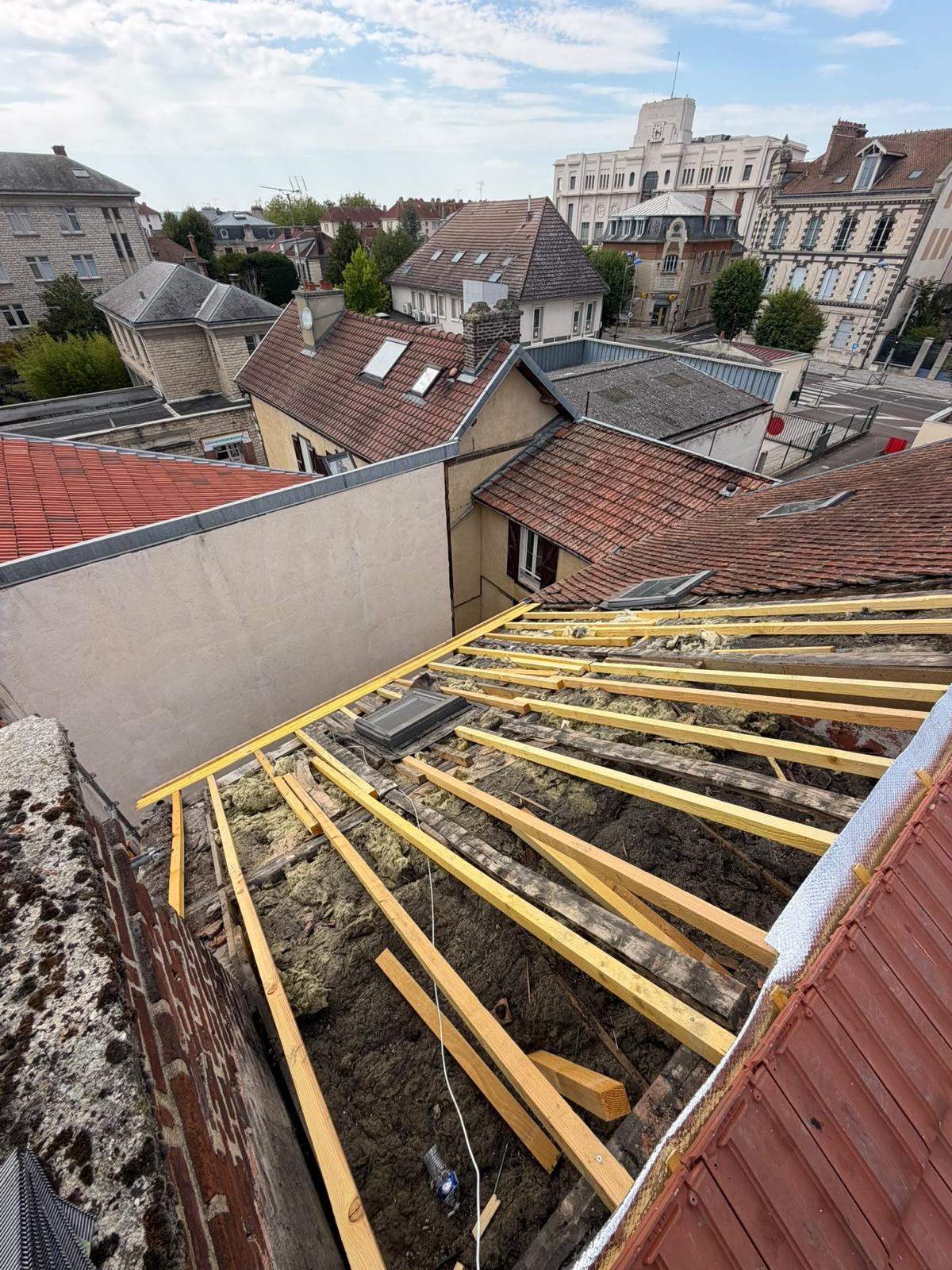 Lattage et contre-lattage de charpente avant couverture